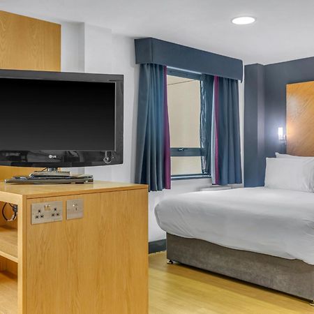 รูมซ์ ซิตี้ เวสต์ Aparthotel ลีดส์ ภายนอก รูปภาพ