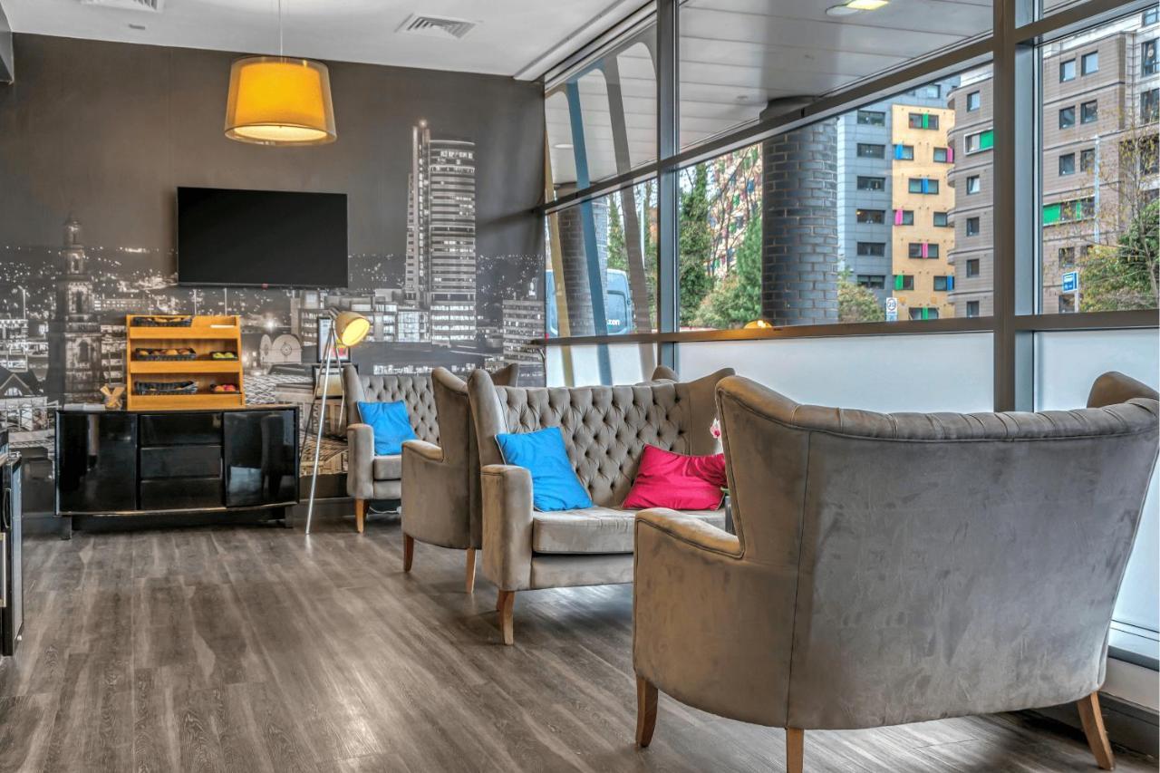 รูมซ์ ซิตี้ เวสต์ Aparthotel ลีดส์ ภายนอก รูปภาพ