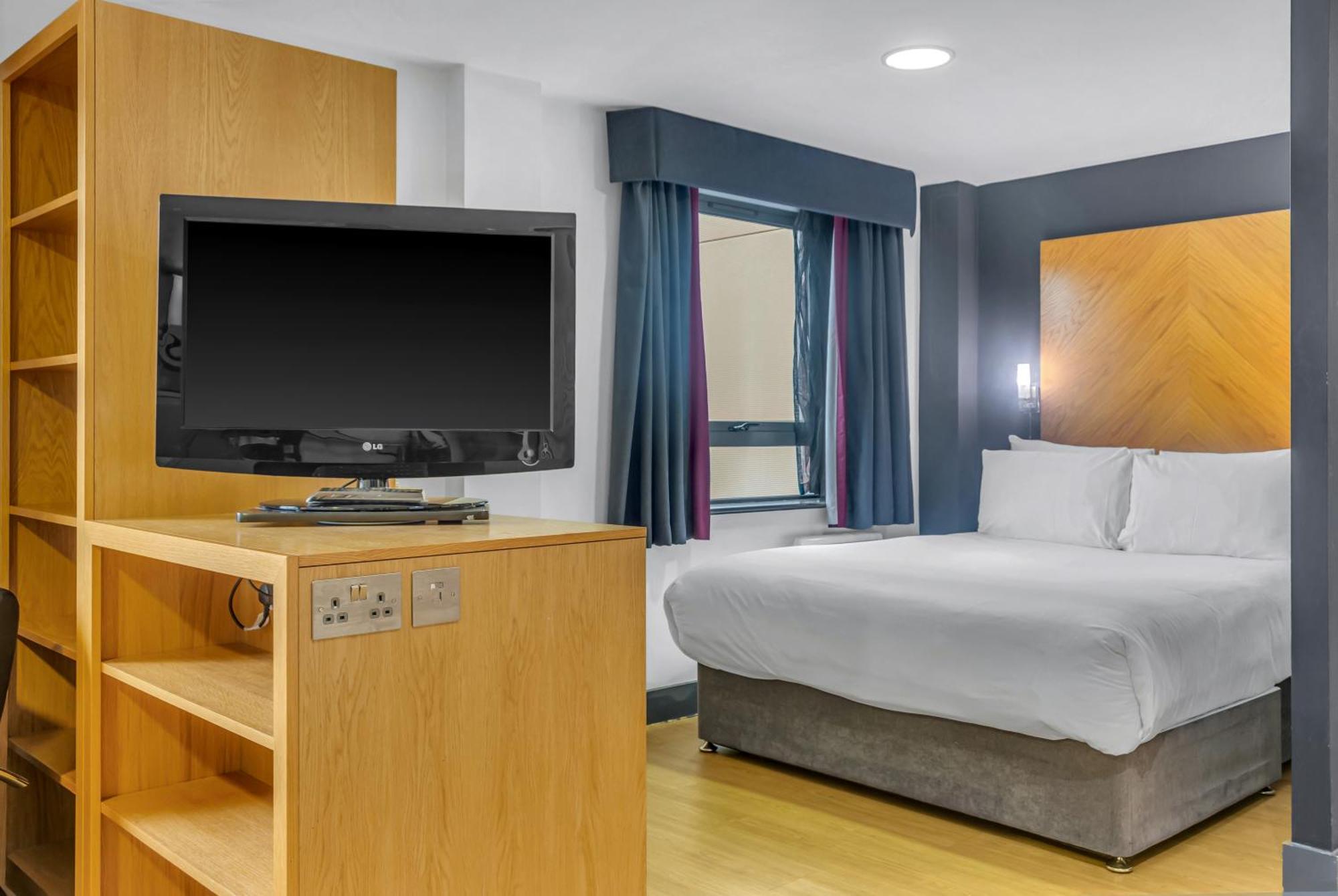 รูมซ์ ซิตี้ เวสต์ Aparthotel ลีดส์ ภายนอก รูปภาพ
