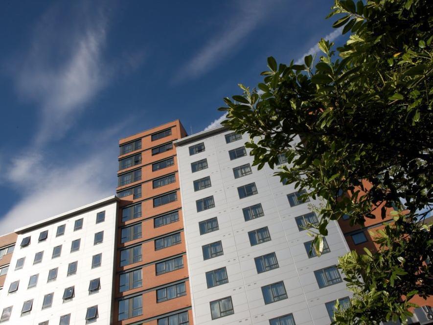 รูมซ์ ซิตี้ เวสต์ Aparthotel ลีดส์ ภายนอก รูปภาพ
