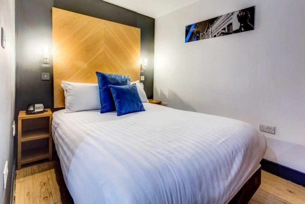 รูมซ์ ซิตี้ เวสต์ Aparthotel ลีดส์ ภายนอก รูปภาพ